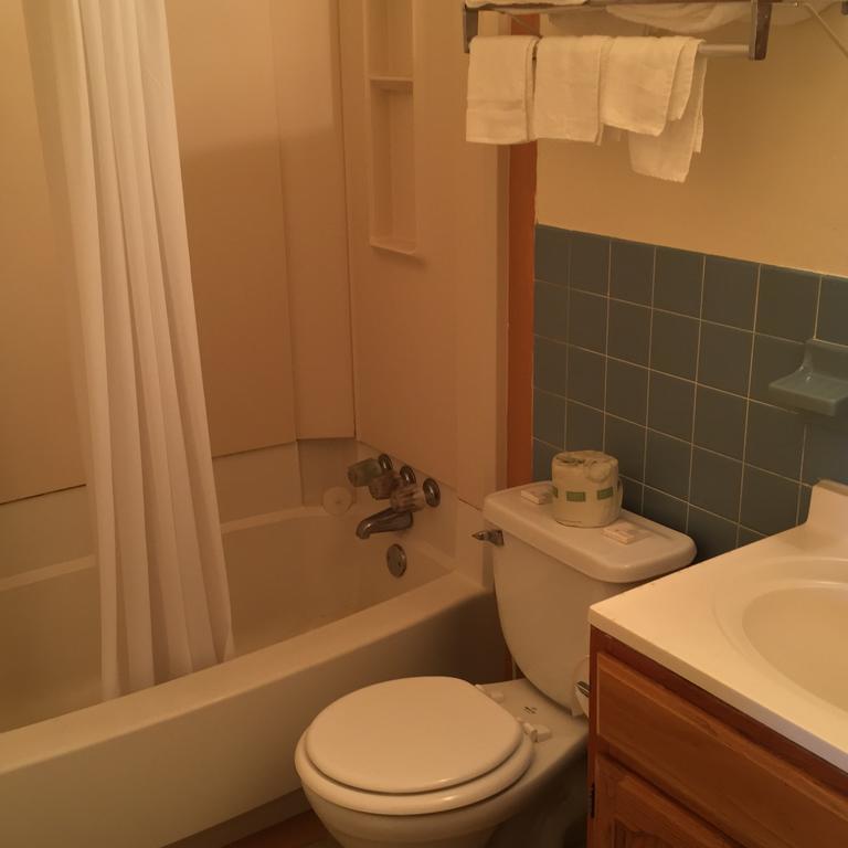 Macthrift Motor Inn Virginia Beach Bagian luar foto